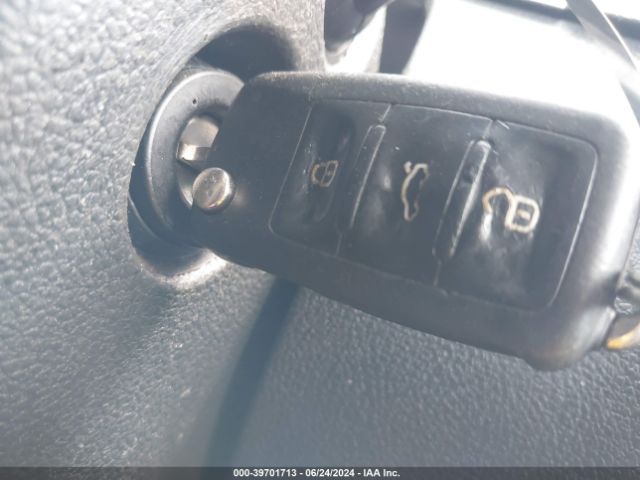 WVGAV7AX7FW603880 Volkswagen TIGUAN S