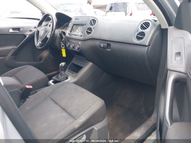 WVGAV7AX7FW603880 Volkswagen TIGUAN S