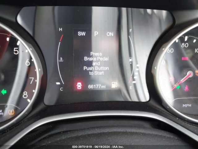 3C4NJDBB6JT355610 Jeep Compass Latitude 4x4