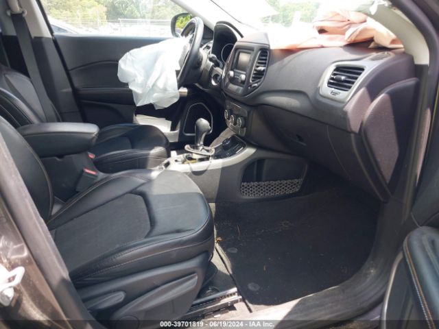 3C4NJDBB6JT355610 Jeep Compass Latitude 4x4