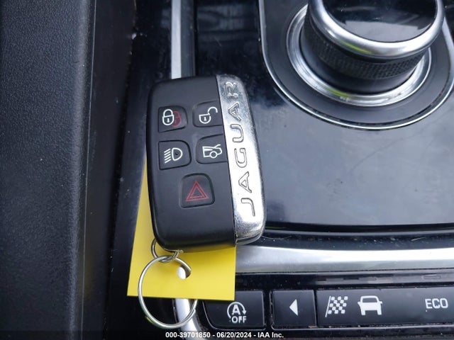 2018 JAGUAR F-PACE SADCJ2FXXJA272548 Photo 10