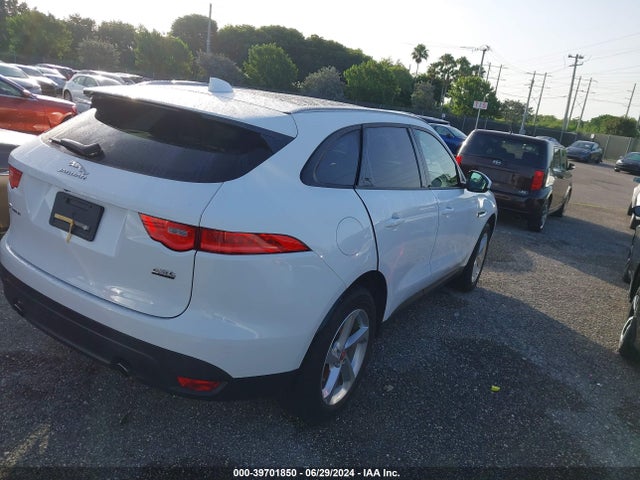 2018 JAGUAR F-PACE SADCJ2FXXJA272548 Photo 3