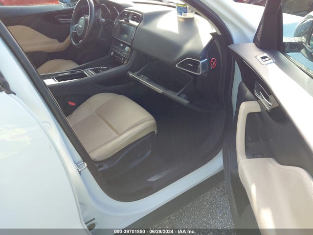2018 JAGUAR F-PACE SADCJ2FXXJA272548 Photo 4