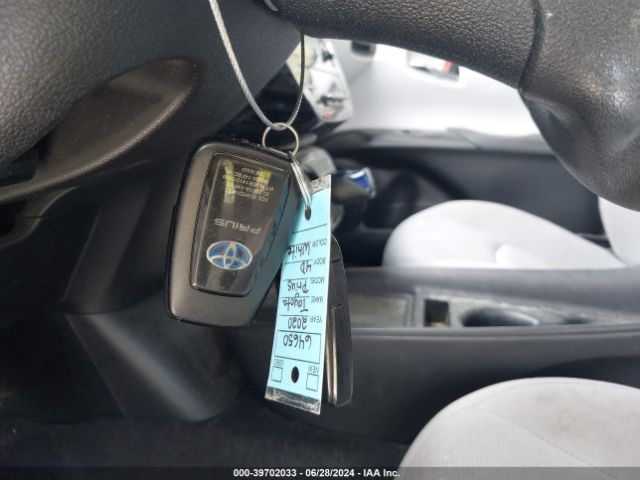 JTDL9RFUXL3017151 Toyota Prius Le Awd-e