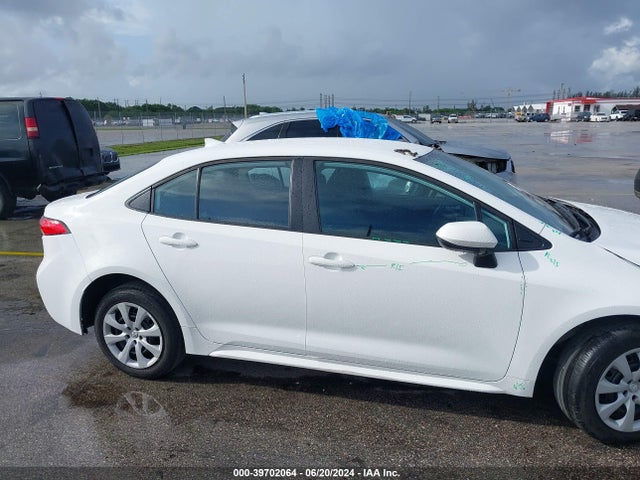 Toyota COROLLA LE 2022 5YFEPMAE2NP279807 Image 14