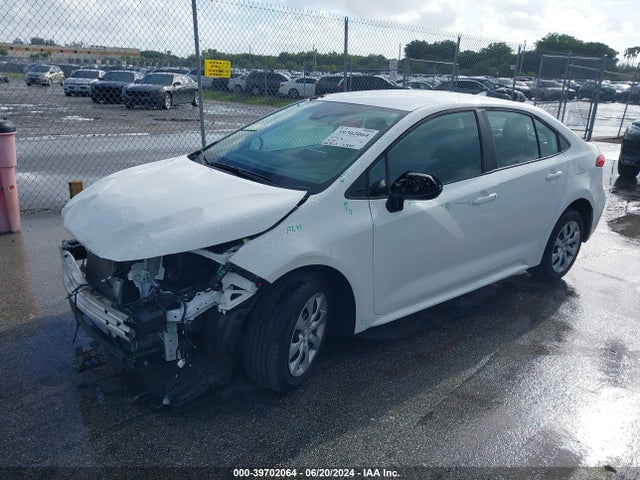 Toyota COROLLA LE 2022 5YFEPMAE2NP279807 Image 2