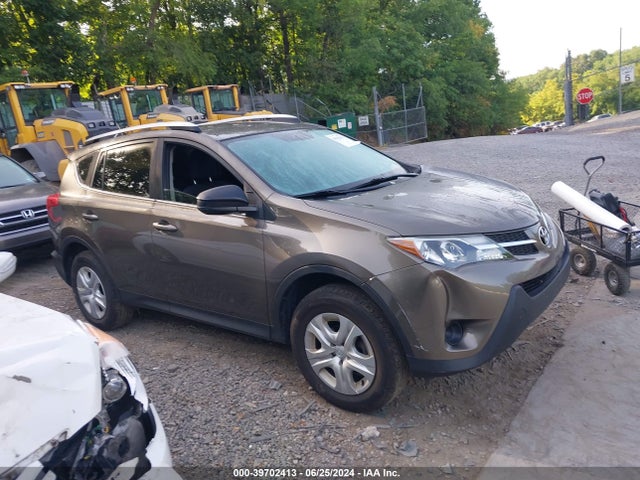 Toyota RAV4 LE 2015 JTMBFREV5FD154124 Image 1