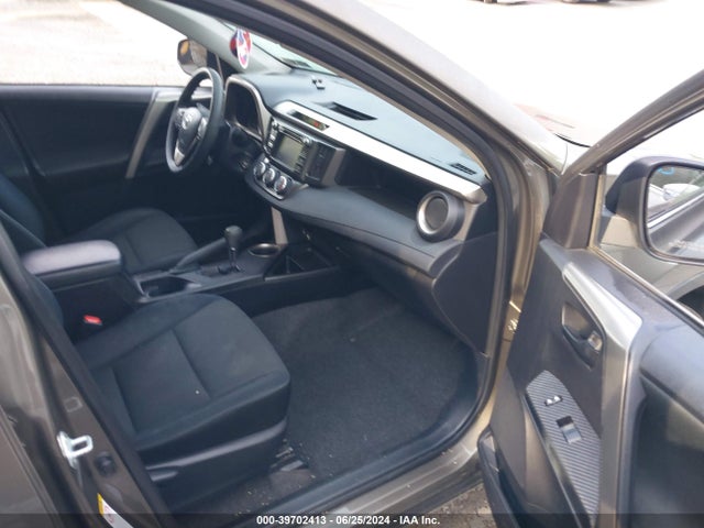 Toyota RAV4 LE 2015 JTMBFREV5FD154124 Image 5