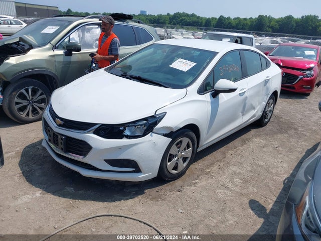 Chevrolet Cruze Ls Auto 2018 1G1BC5SM4J7188083 Image 2