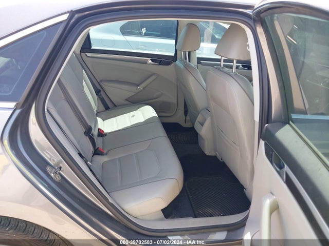 1VWAS7A35GC043044 Volkswagen Passat 1.8t R-line