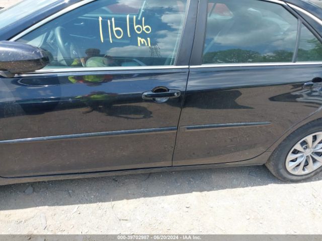 4T1BD1FKXHU214926 Toyota Camry Hybrid Le