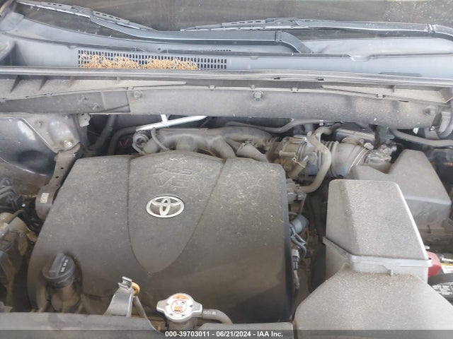 Toyota Highlander Le Plus 2018 5TDBZRFH0JS873875 Image 10
