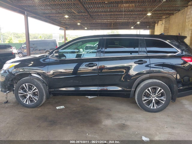 Toyota Highlander Le Plus 2018 5TDBZRFH0JS873875 Image 15