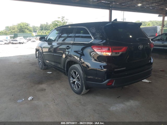 Toyota Highlander Le Plus 2018 5TDBZRFH0JS873875 Image 3