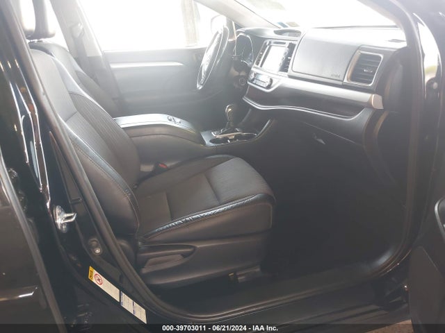Toyota Highlander Le Plus 2018 5TDBZRFH0JS873875 Image 5