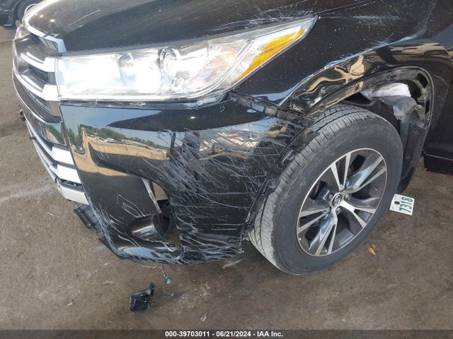 Toyota Highlander Le Plus 2018 5TDBZRFH0JS873875 Image 6