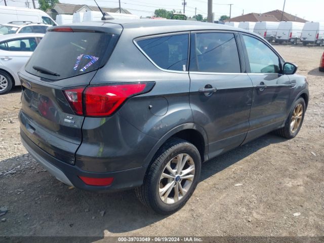 1FMCU9GD2KUA60299 Ford ESCAPE SE