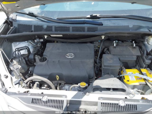5TDYK3DC7FS684585 Toyota Sienna Xle Premium 8 Passenger