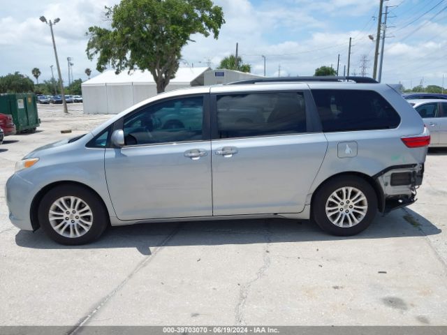 5TDYK3DC7FS684585 Toyota Sienna Xle Premium 8 Passenger
