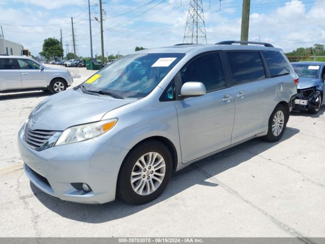 5TDYK3DC7FS684585 Toyota Sienna Xle Premium 8 Passenger