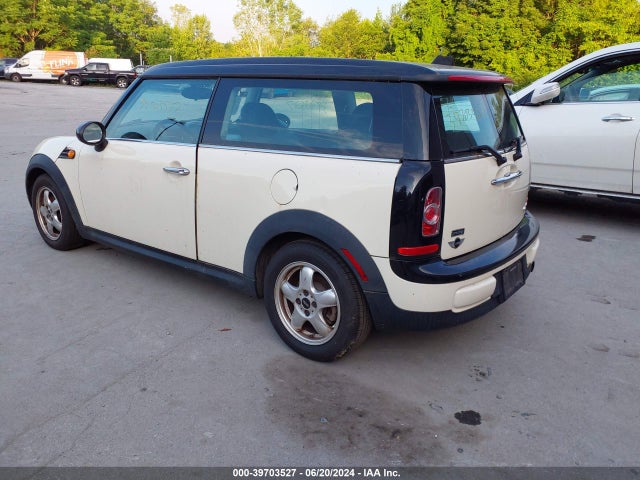2011 MINI COOPER CLUBMAN WMWZF3C56BTY00167 Photo 2