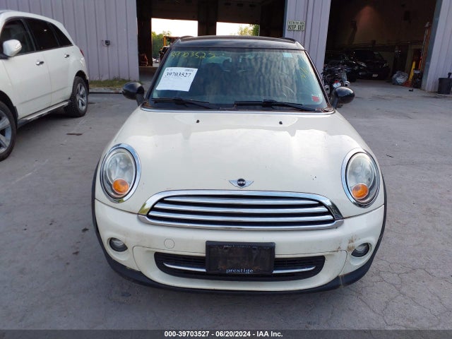 2011 MINI COOPER CLUBMAN WMWZF3C56BTY00167 Photo 5