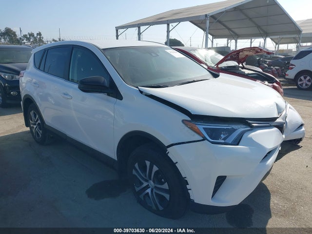 Toyota RAV4 LE 2017 JTMZFREVXHJ148726 головне зображення
