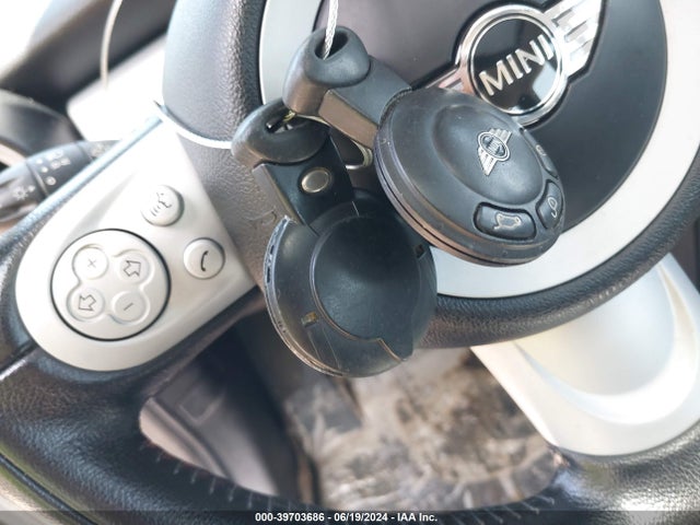 2010 MINI COOPER CLUBMAN WMWML3C58ATX38174 Photo 10