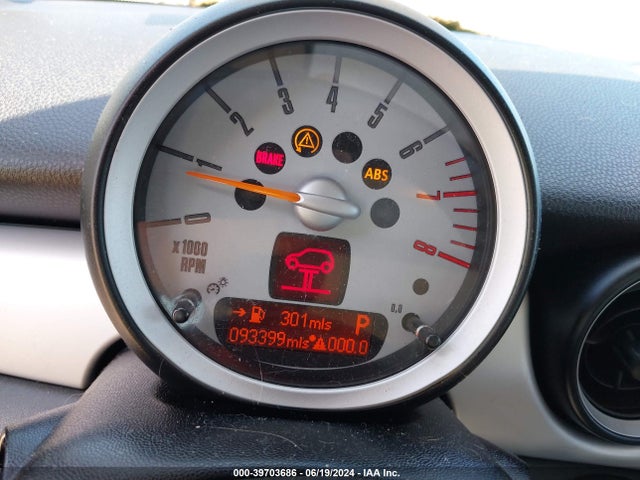 2010 MINI COOPER CLUBMAN WMWML3C58ATX38174 Photo 6