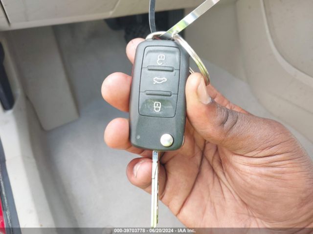 3VWJX7AT9EM632644 Volkswagen Beetle 2.5l