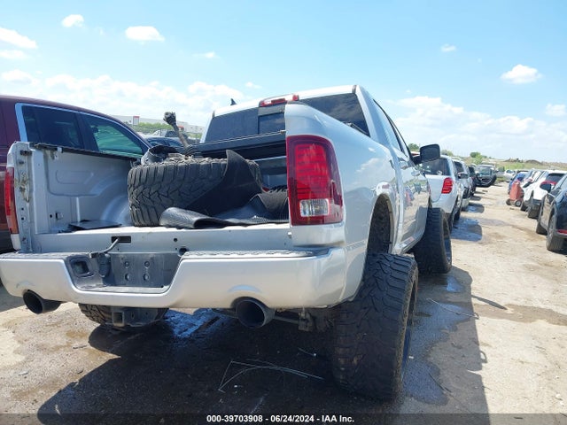 RAM 1500 Night  4x4 5'7 Box 2018 1C6RR7MT4JS159563 Image 4