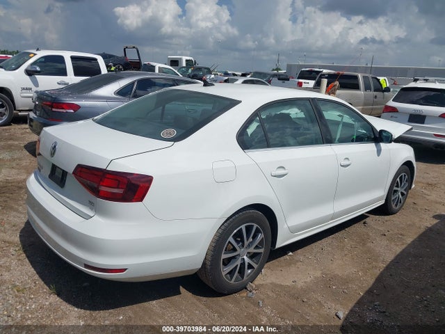 3VWDB7AJ8JM260783 Volkswagen Jetta 1.4t Se/1.4t Wolfsburg Edition