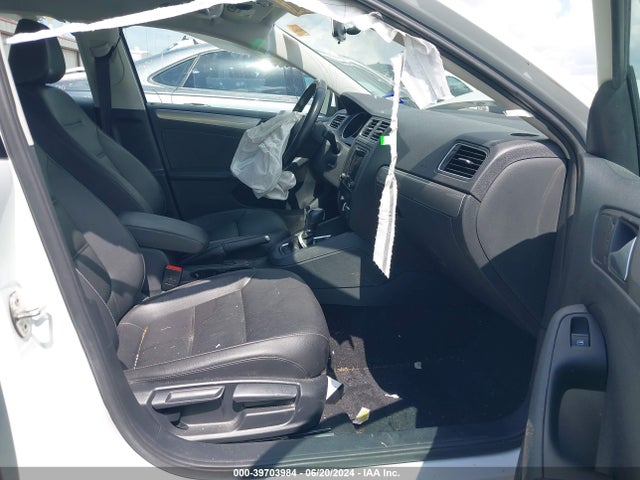 3VWDB7AJ8JM260783 Volkswagen Jetta 1.4t Se/1.4t Wolfsburg Edition