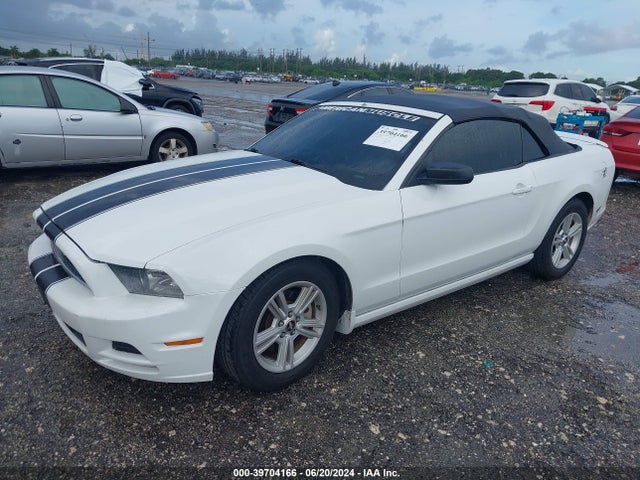Ford Mustang V6 2014 1ZVBP8EM6E5266676 Image 2