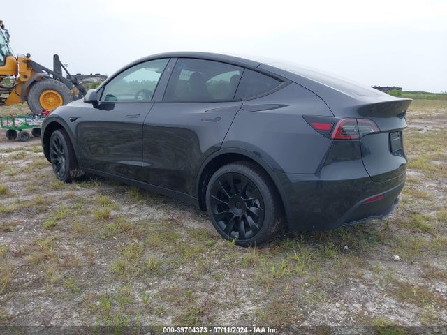 2024 TESLA MODEL Y 7SAYGDEDXRF094584 Photo 2