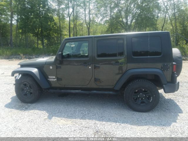 1C4BJWDG7FL767772 Jeep Wrangler Unlimited Sport