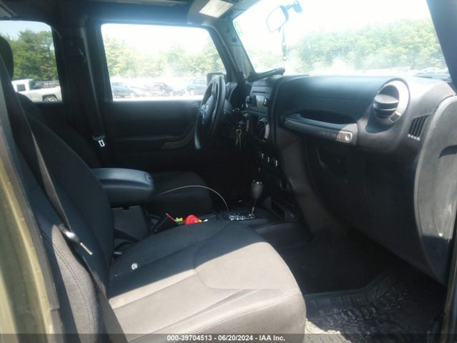 1C4BJWDG7FL767772 Jeep Wrangler Unlimited Sport