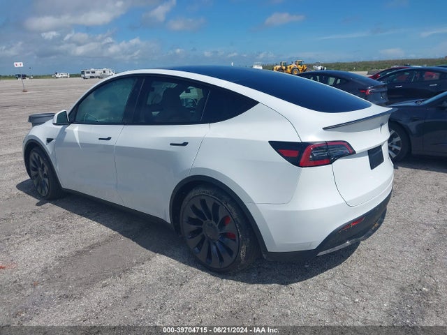 2024 TESLA MODEL Y 7SAYGDEF2RA268971 Photo 2