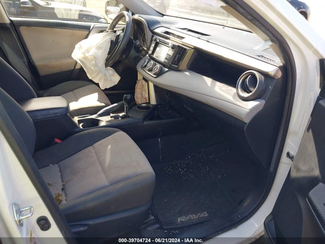 Toyota RAV4 LE 2014 JTMZFREV5EJ022981 Image 5