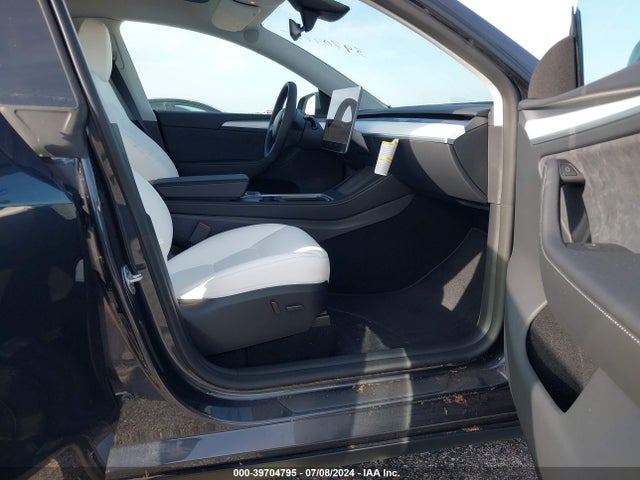 2024 TESLA MODEL Y 7SAYGDEE6RA239531 Photo 4