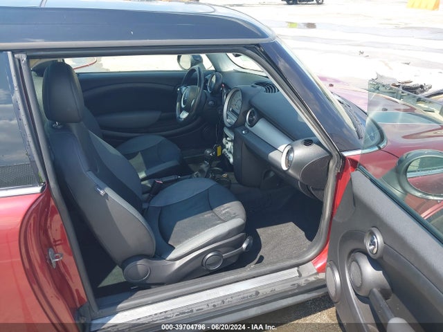 2010 MINI COOPER CLUBMAN WMWML3C59ATX38846 Photo 4