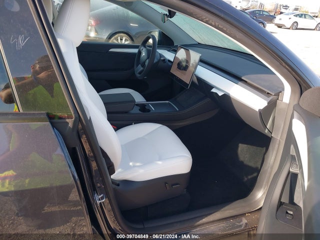 2024 TESLA MODEL Y 7SAYGDEE4RA283088 Photo 4