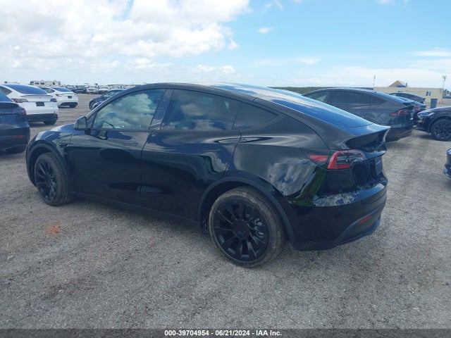 2024 TESLA MODEL Y 7SAYGDED8RF092915 Photo 2