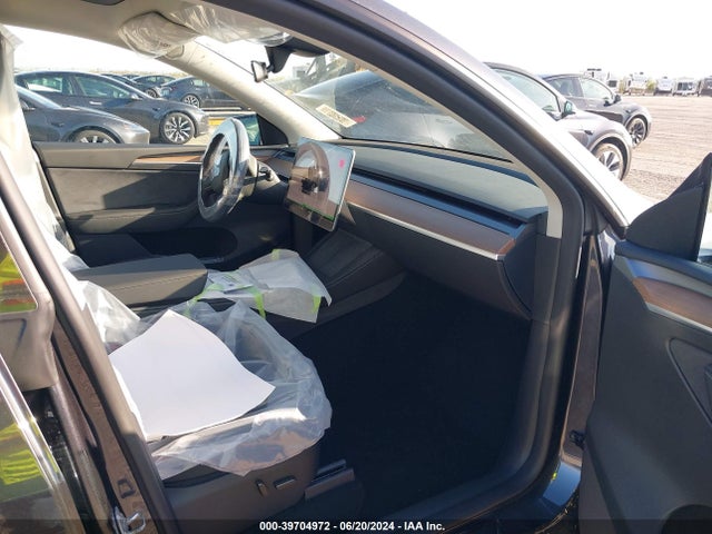 2024 TESLA MODEL Y 7SAYGDED8RF091151 Photo 4