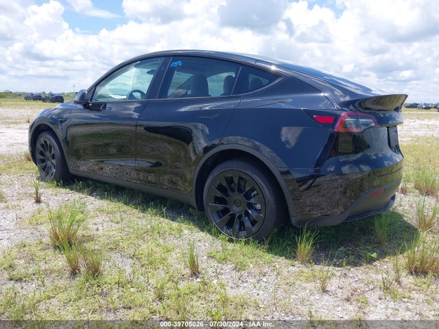 2024 TESLA MODEL Y 7SAYGDED5RF084030 Photo 2