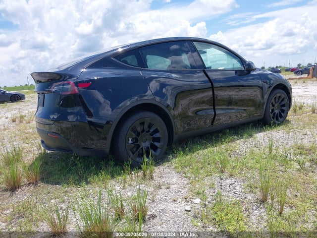 2024 TESLA MODEL Y 7SAYGDED5RF084030 Photo 3