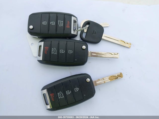 Продаж на аукціоні авто 2017 Kia Soul +, vin: KNDJP3A54H7422626, номер лоту: 39705083