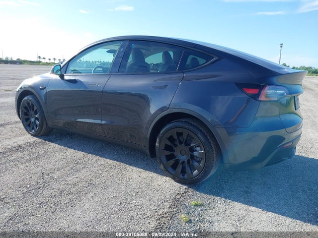 2024 TESLA MODEL Y 7SAYGDED4RF098999 Photo 2