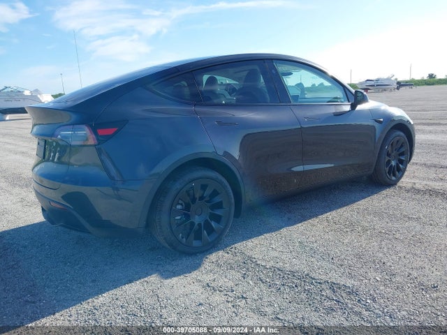 2024 TESLA MODEL Y 7SAYGDED4RF098999 Photo 3