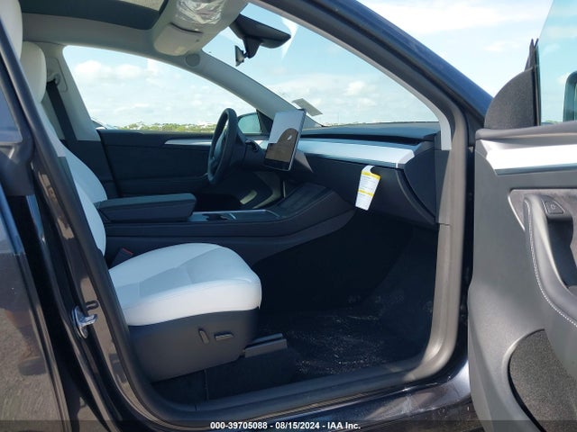 2024 TESLA MODEL Y 7SAYGDED4RF098999 Photo 4